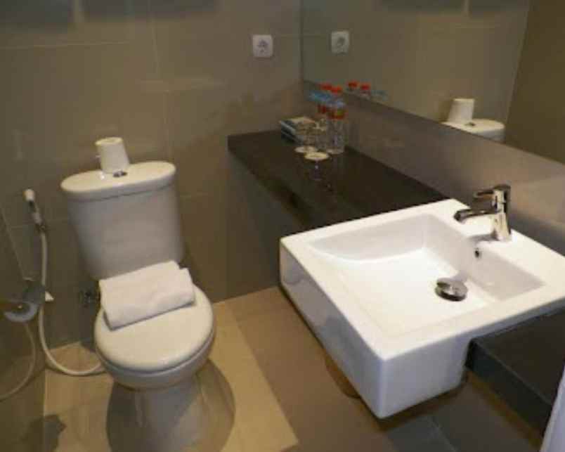 dijual hotel laris modern ramai izin lengkap