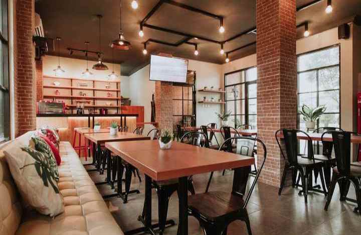 dijual hotel raya sedati