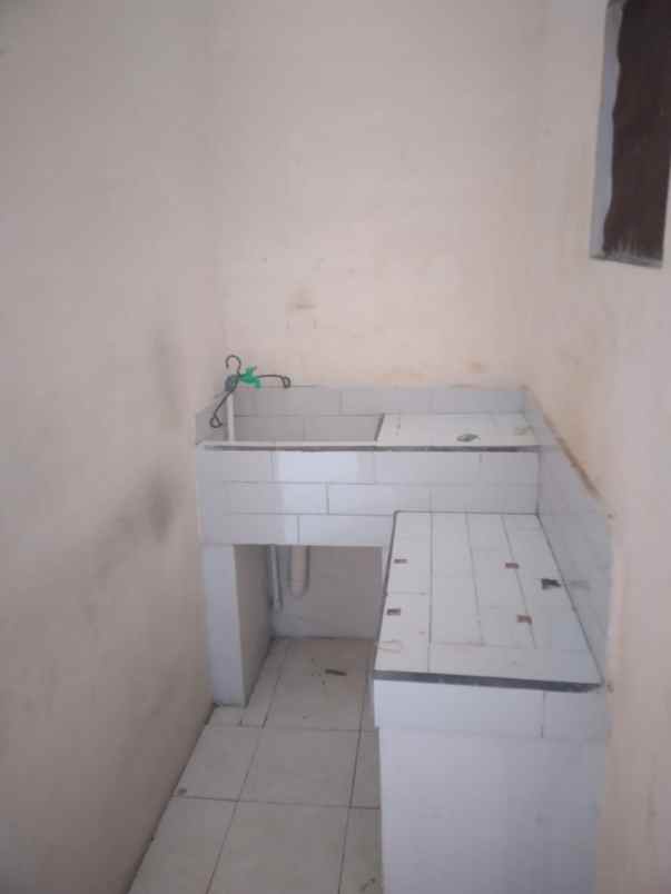 dijual kost jalan raya sambikerep