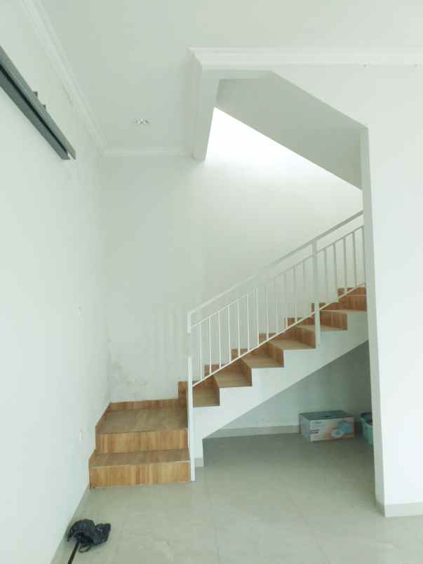 dijual ruko cinunuk bandung timur