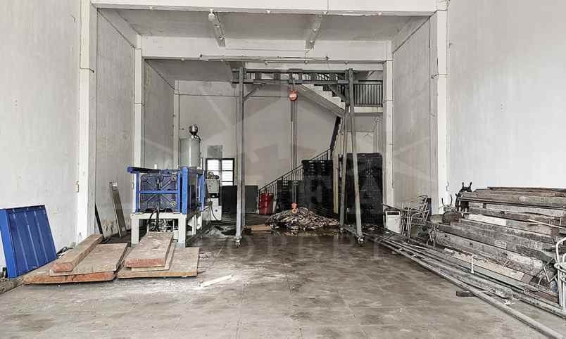 dijual ruko gudang kantor jalan kom yos sudarso