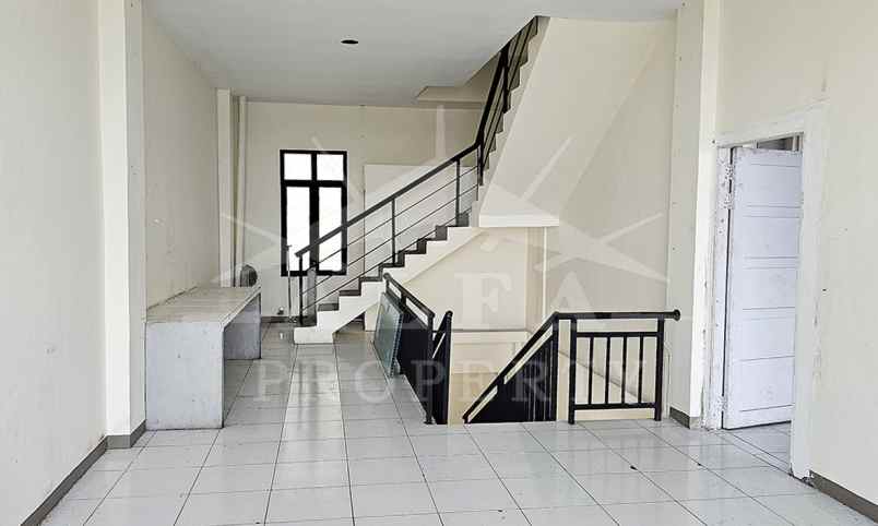 dijual ruko gudang kantor jalan m yamin