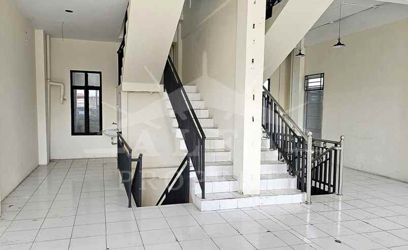 dijual ruko gudang kantor jalan m yamin