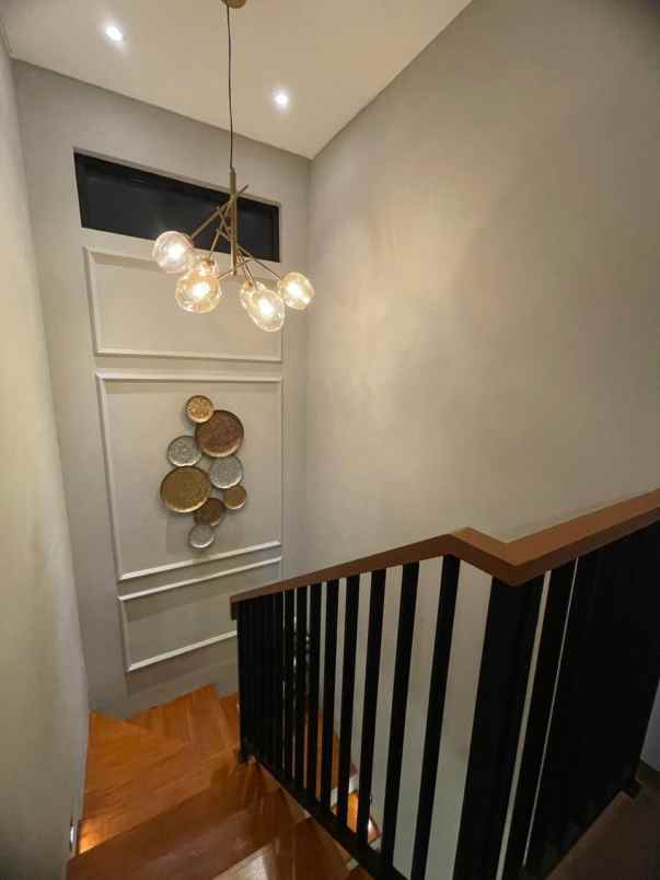 dijual rumah 2 lantai mewah di kalasan sleman