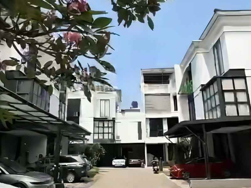 dijual rumah ampera kemang