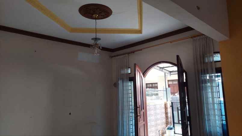 dijual rumah antapani