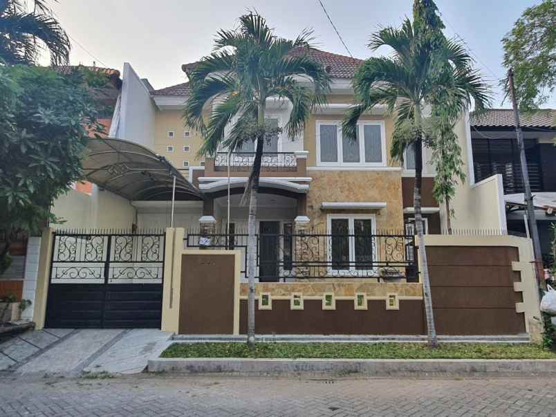 dijual rumah araya