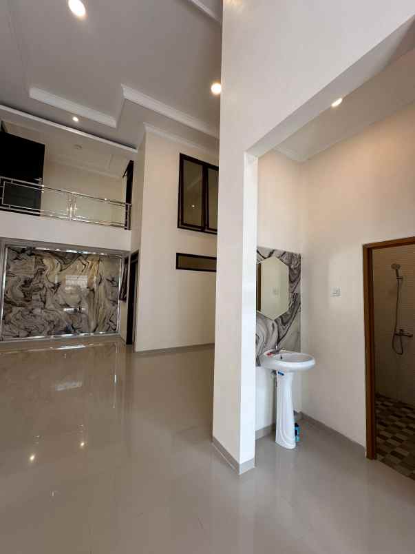 dijual rumah araya