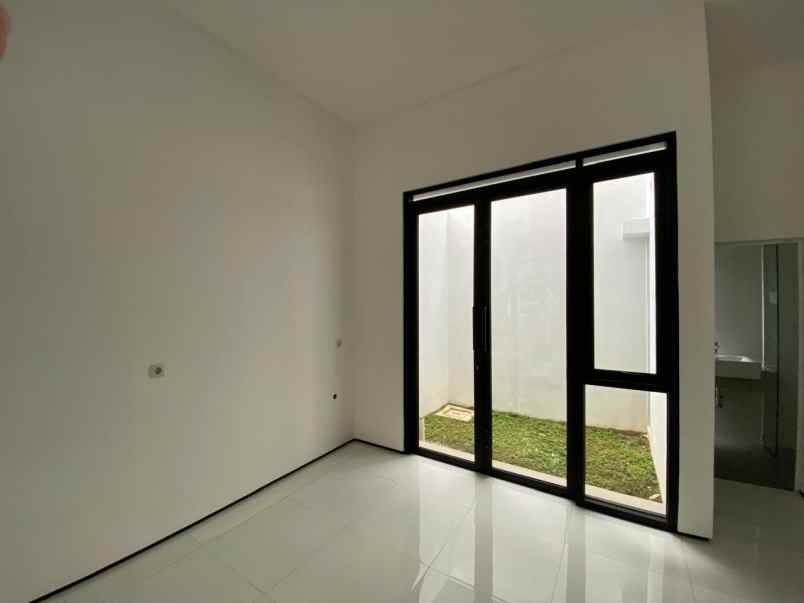 dijual rumah araya malang