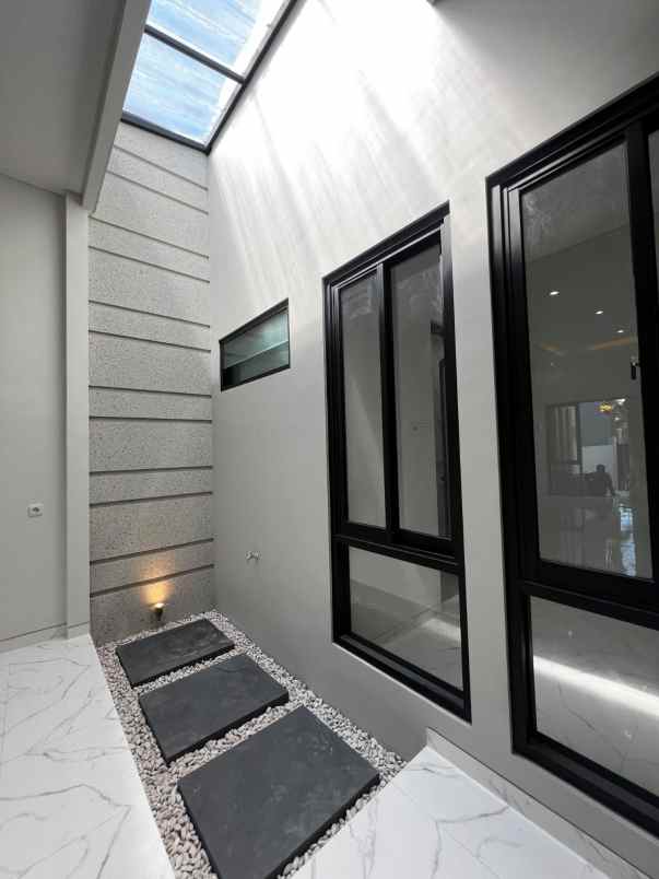 dijual rumah baru gress di perumahan nirwana eksekutif
