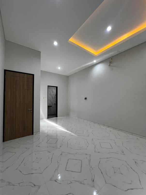 dijual rumah baru gress di perumahan nirwana eksekutif