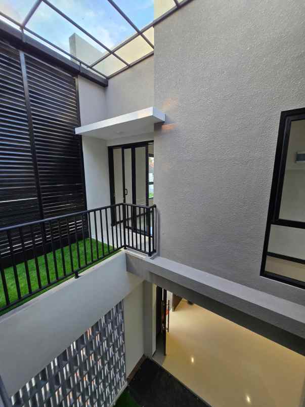 dijual rumah baru modern minimalis di araya