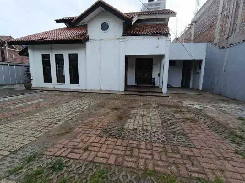 dijual rumah besar terawat di cilandak belakang citos