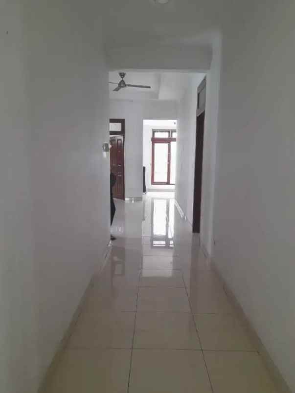 dijual rumah besar terawat di cilandak belakang citos