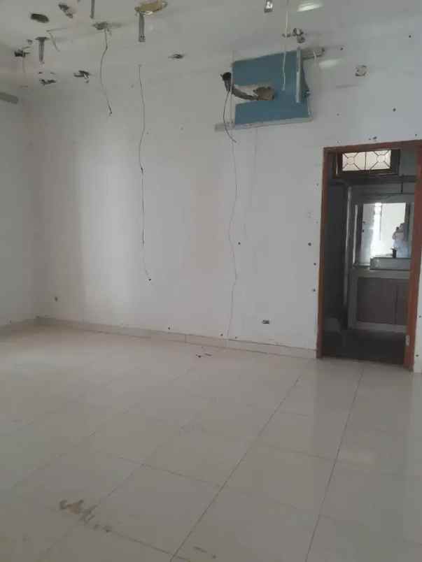 dijual rumah besar terawat di cilandak belakang citos