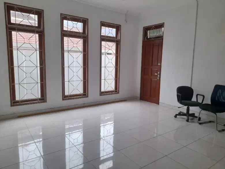 dijual rumah besar terawat di cilandak belakang citos