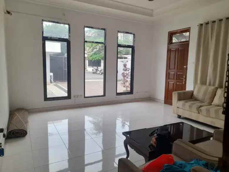 dijual rumah besar terawat di cilandak belakang citos