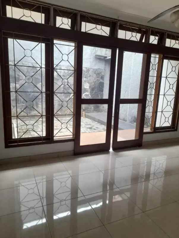 dijual rumah besar terawat di cilandak belakang citos