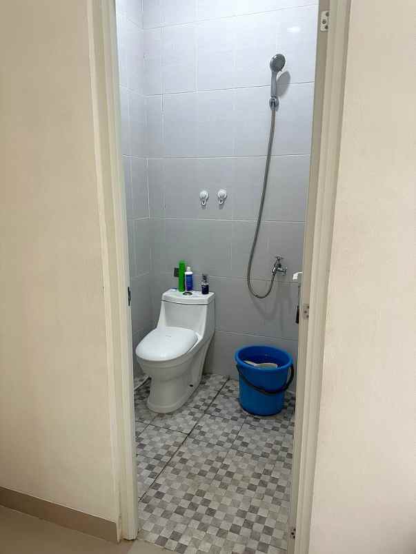 dijual rumah boulevard hijau kota