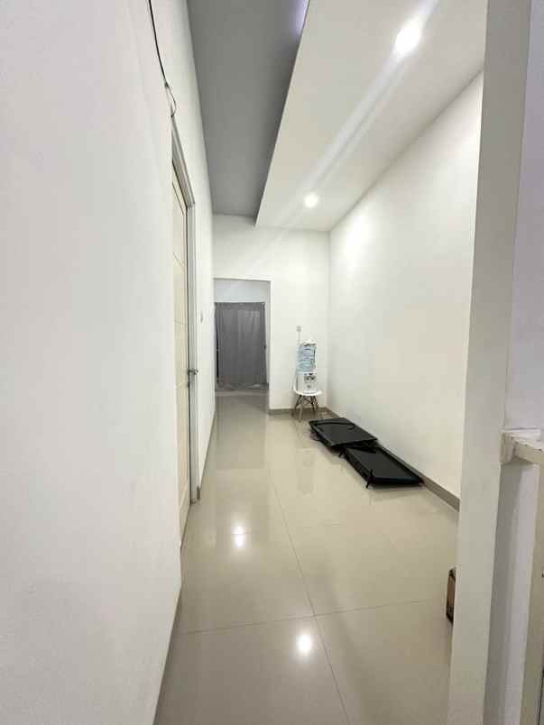 dijual rumah boulevard hijau kota