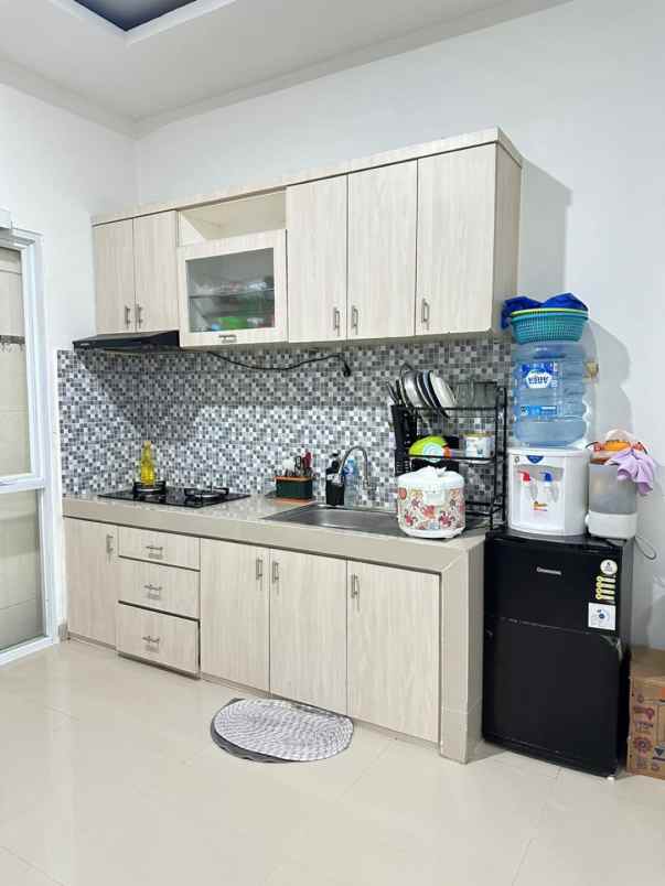 dijual rumah boulevard hijau kota