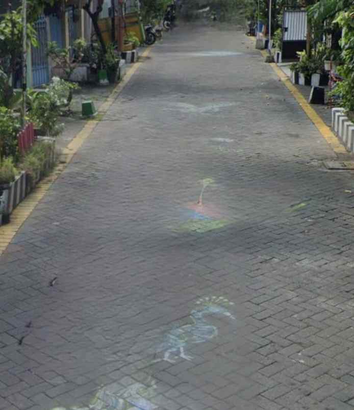 dijual rumah bratang