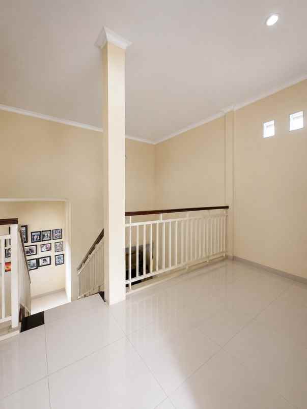 dijual rumah ceger