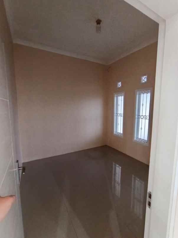 dijual rumah cihanjuang