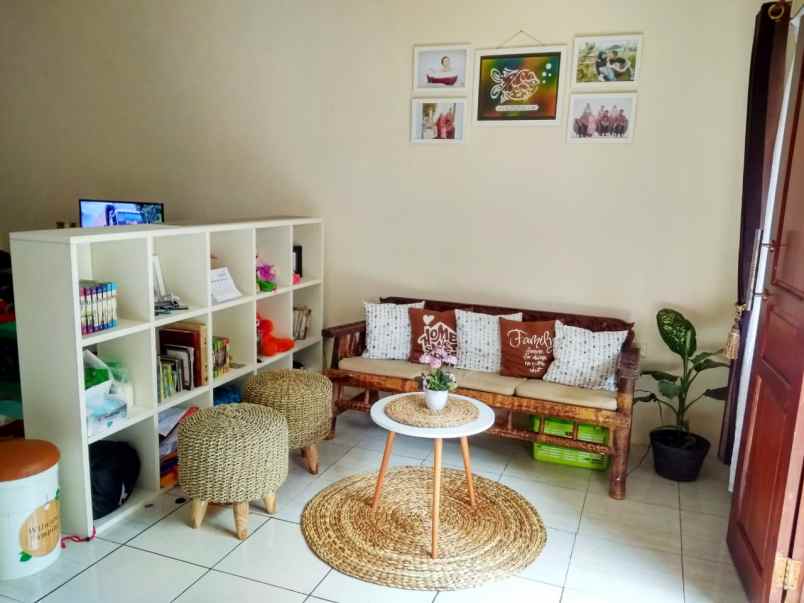 dijual rumah cipageran