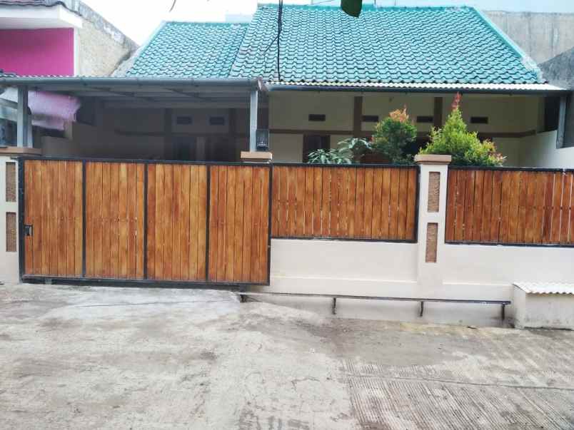 dijual rumah cipageran