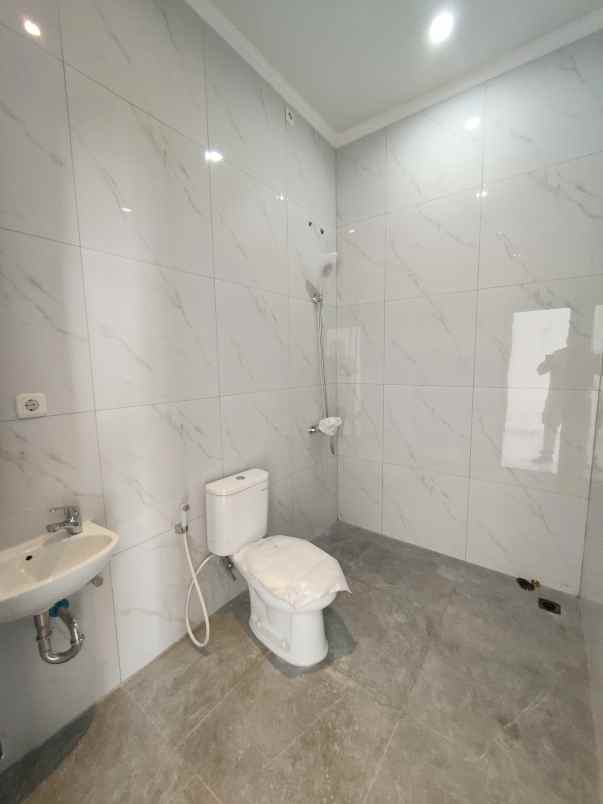 dijual rumah cipinang cempedak