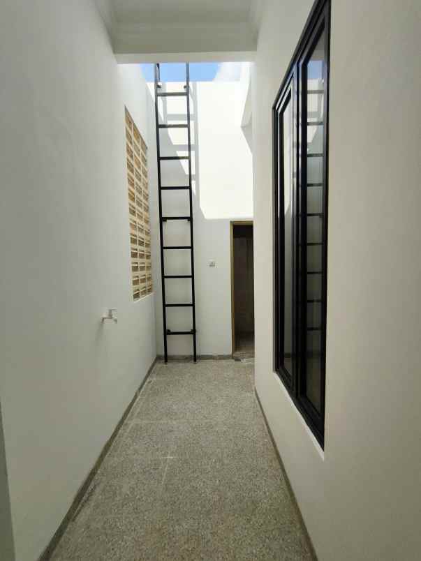 dijual rumah cipinang cempedak