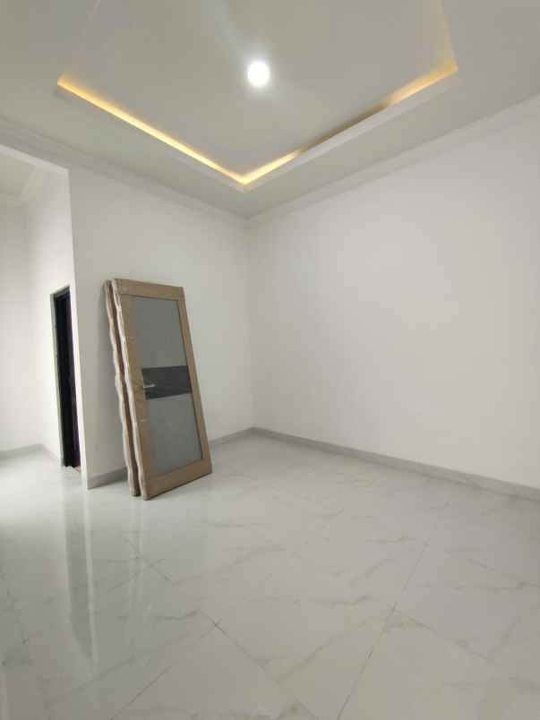 dijual rumah cipinang cempedak