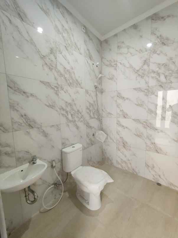 dijual rumah cipinang cempedak