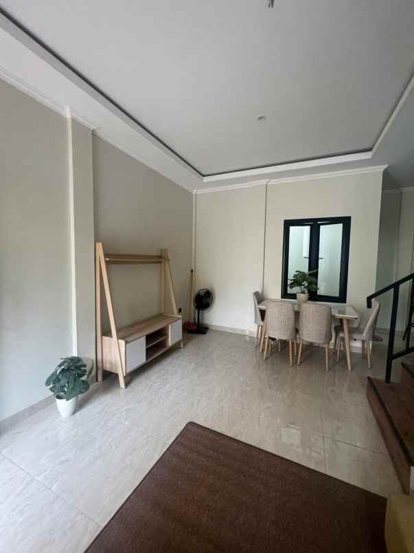 dijual rumah cireundeu