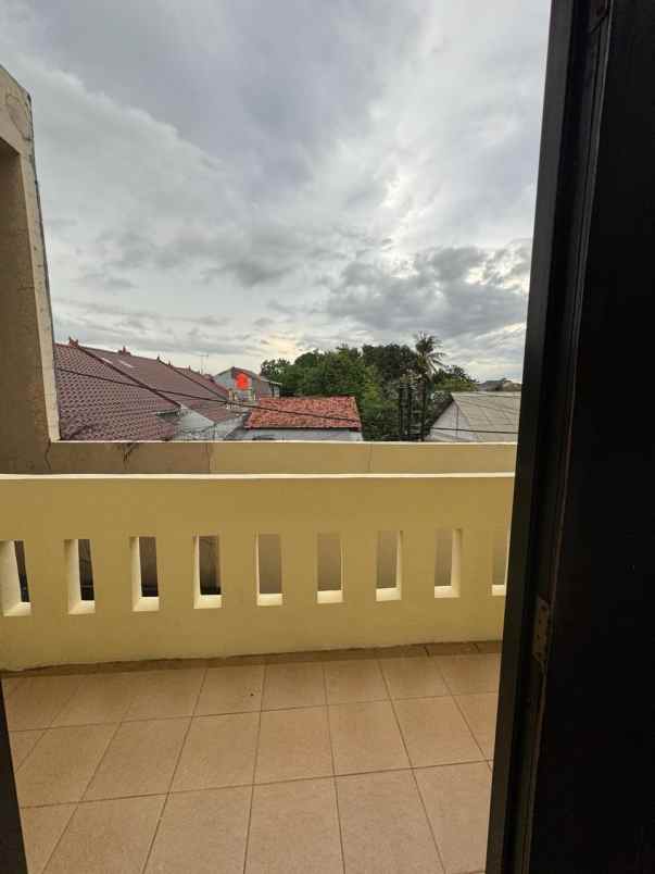 dijual rumah cluster di jl jambore