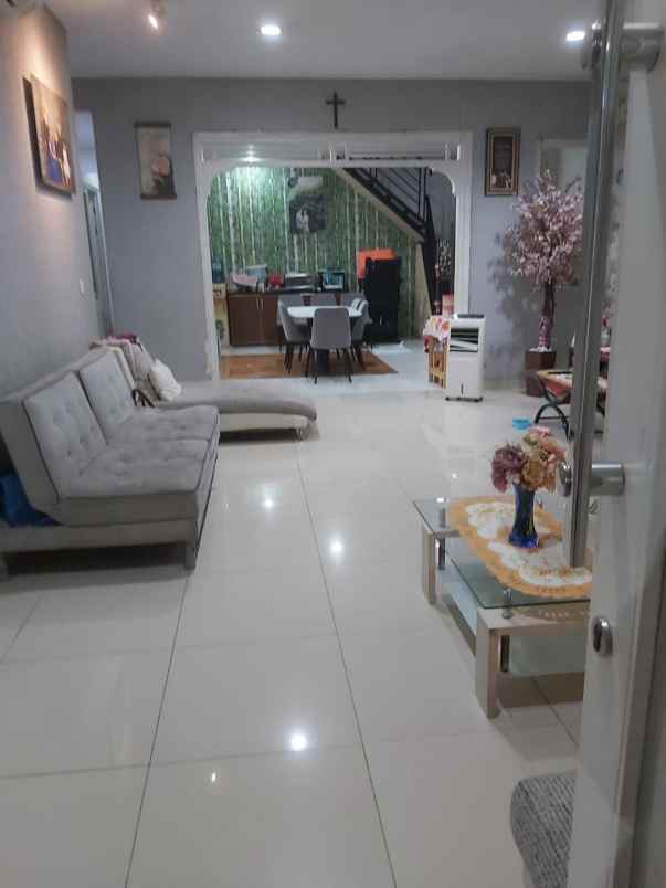 dijual rumah cluster maple residence
