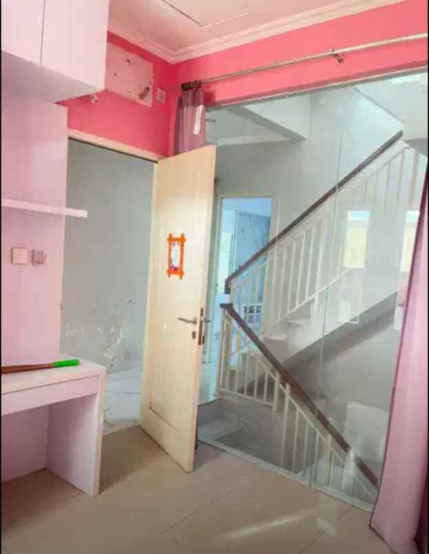 dijual rumah cluster monaco village