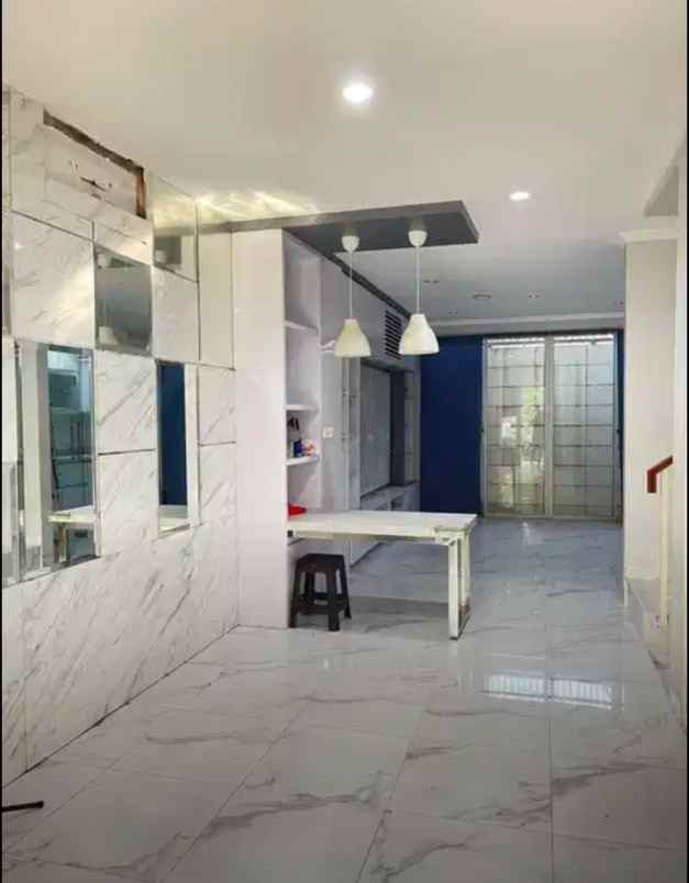 dijual rumah cluster monaco village