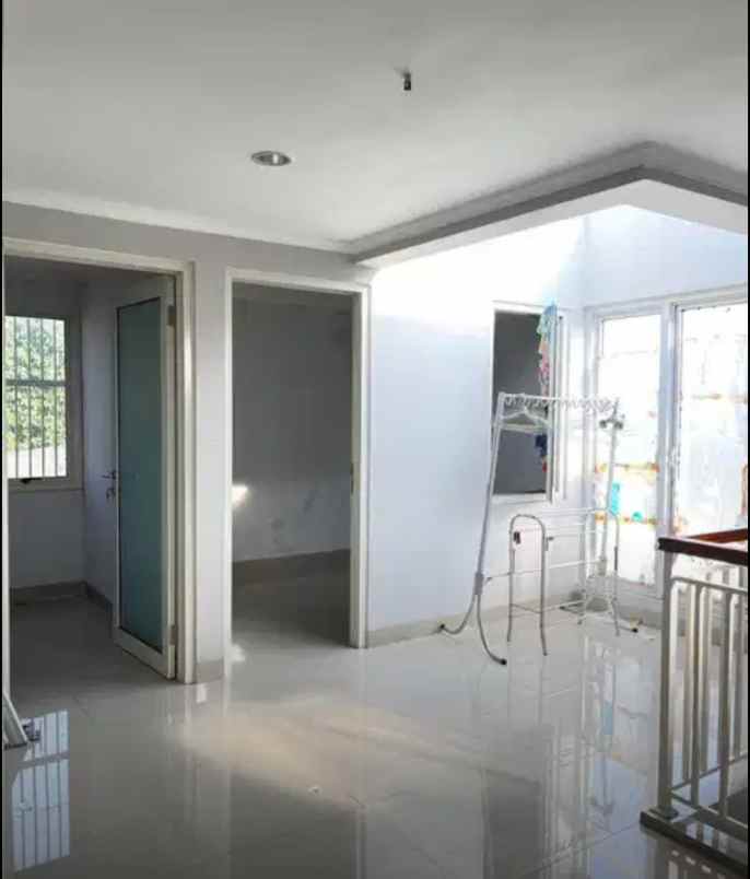 dijual rumah cluster monaco village