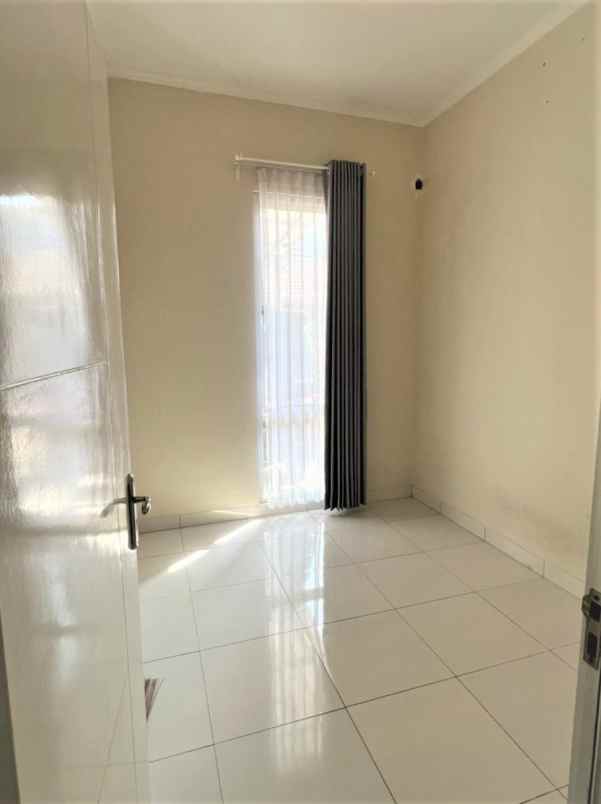 dijual rumah cluster royal london