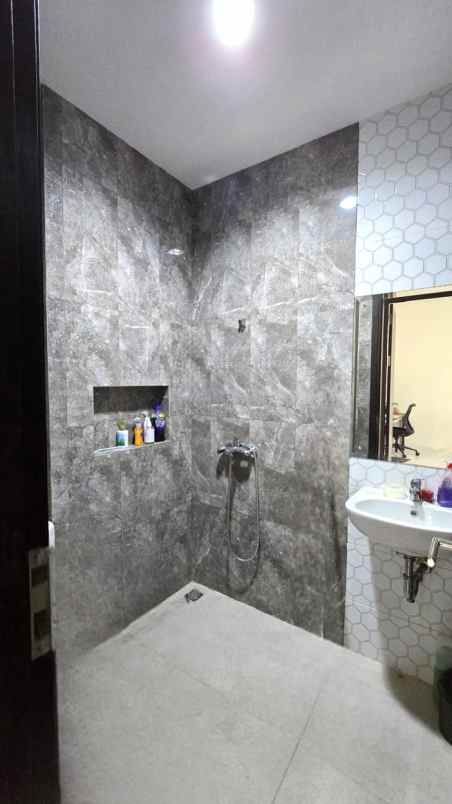 dijual rumah cluster shinano jgc