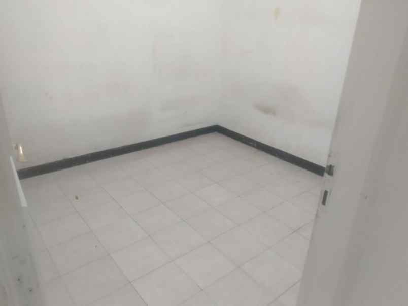 dijual rumah cluster taman sari kota
