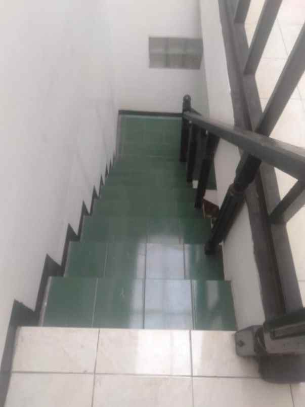 dijual rumah cluster taman sari kota