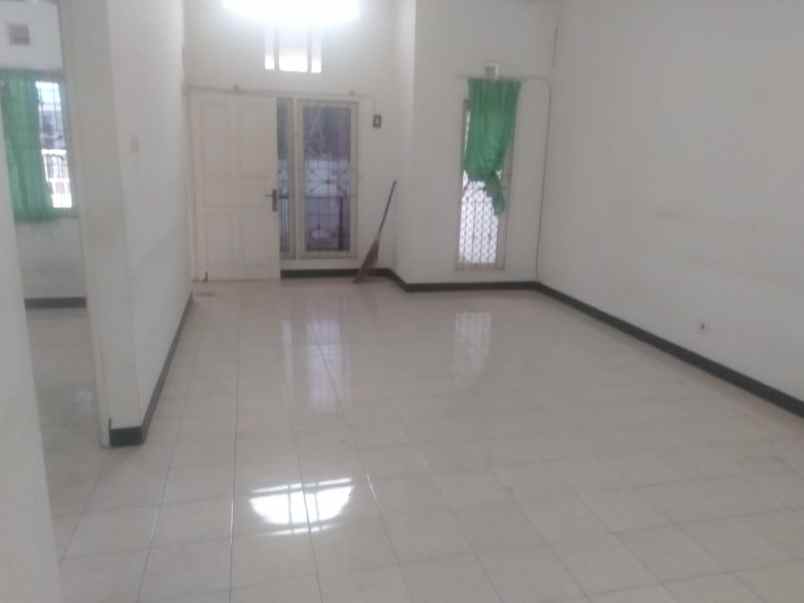 dijual rumah cluster taman sari kota