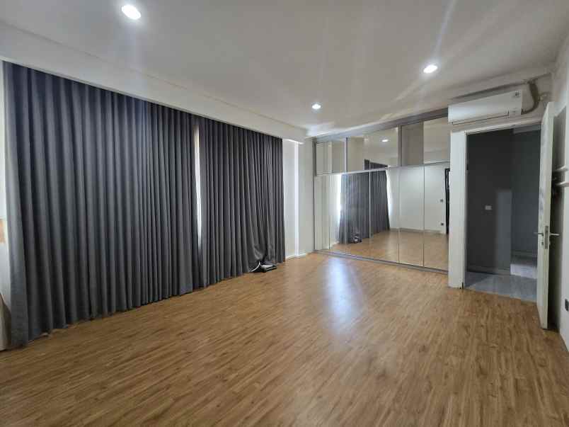 dijual rumah cluster thames jgc jakarta