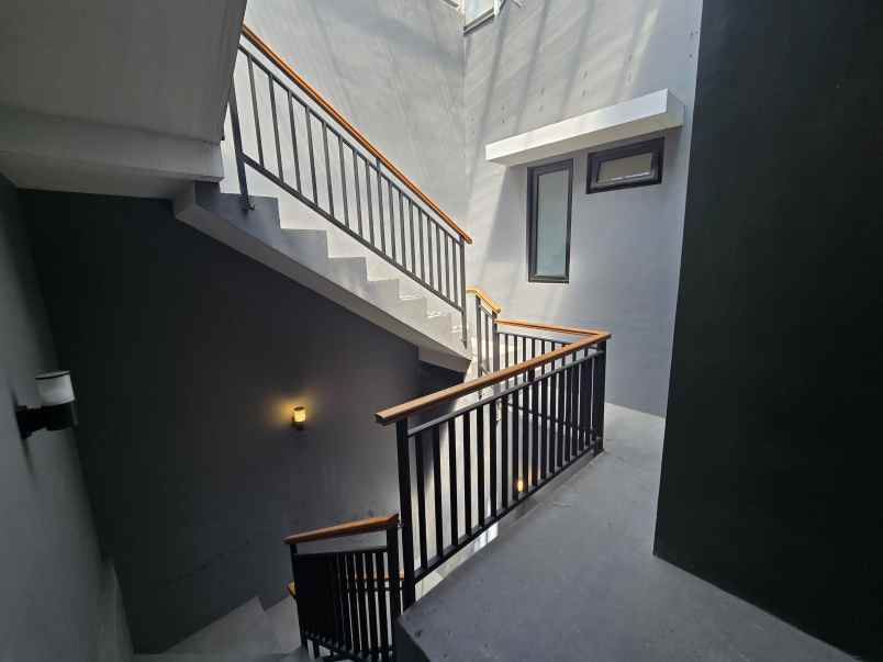 dijual rumah cluster thames jgc jakarta