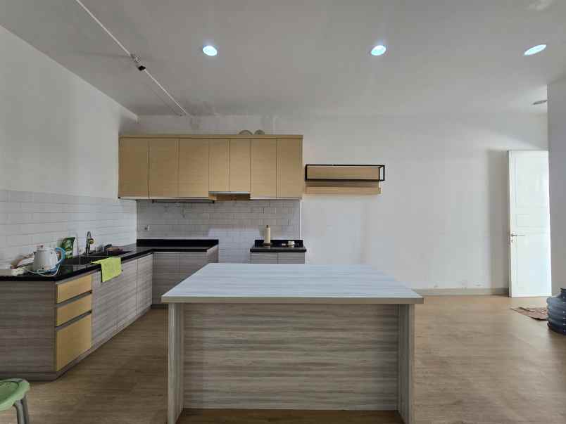 dijual rumah cluster thames jgc jakarta