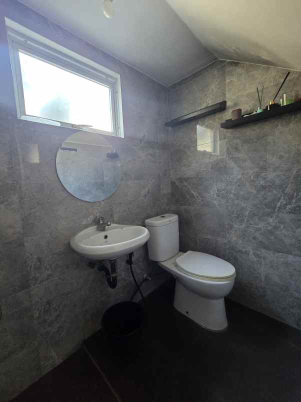 dijual rumah cluster thames jgc jakarta