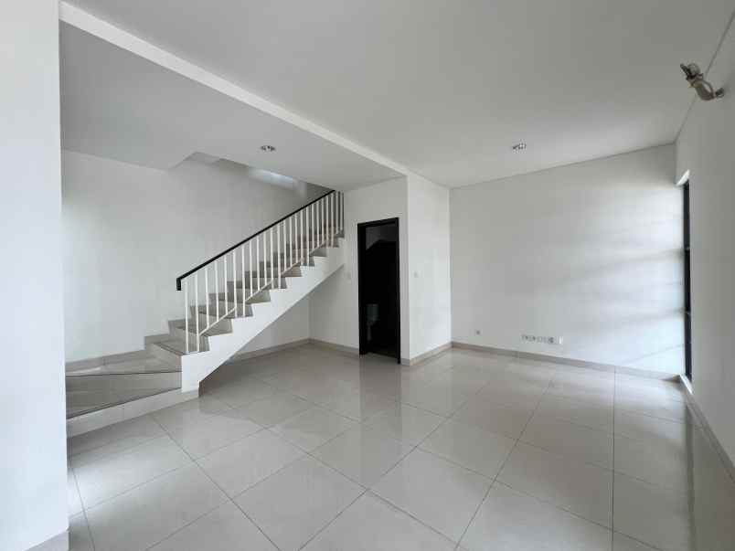 dijual rumah cluster westeria jgc